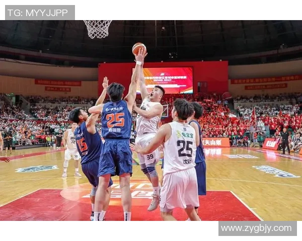 浙江队与青岛队三节精彩对决展现篮球魅力与团队协作精神 浙江队与青岛队三节精彩对决展现篮球魅力与团队协作精神