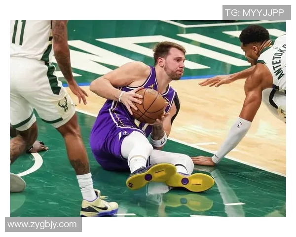 雄鹿与湖人精彩对决回放分析及比赛亮点总结 雄鹿与湖人精彩对决回放分析及比赛亮点总结