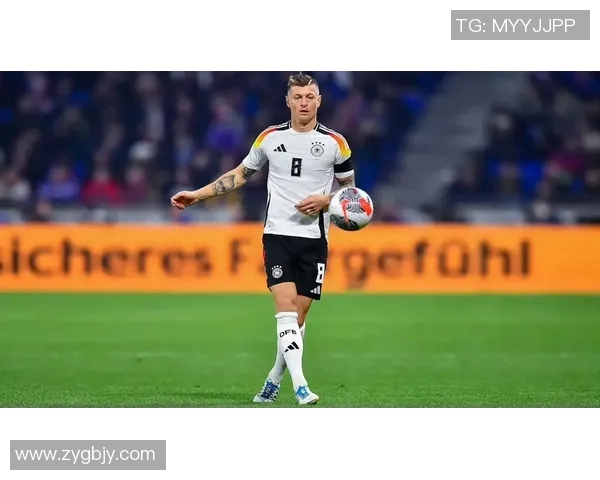 克罗斯：从中场指挥官到足球战术革新的引领者之路